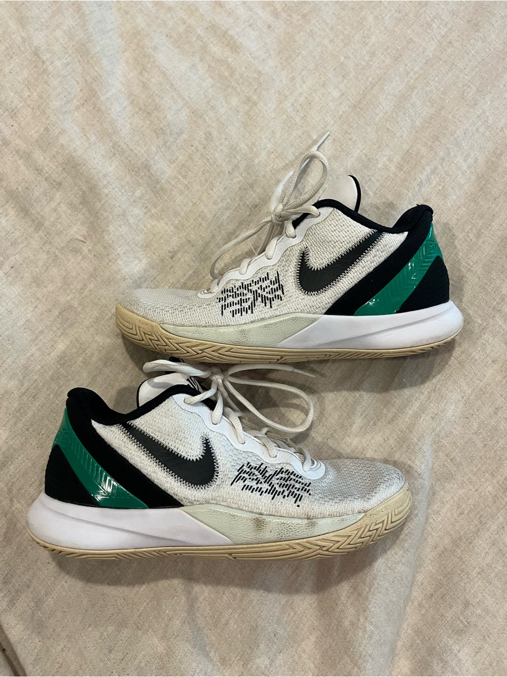 Nike kids White Black Green Low-Top Training Shoes
